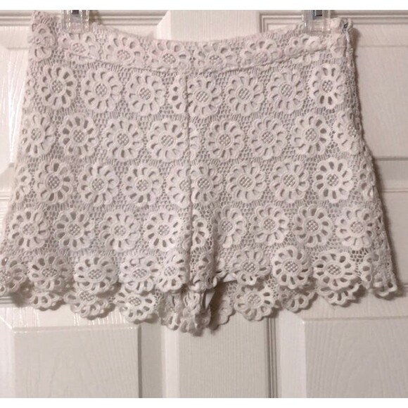 Forever21 Womens High Waist Shorts White Floral Crochet Size Small - Picture 1 of 4